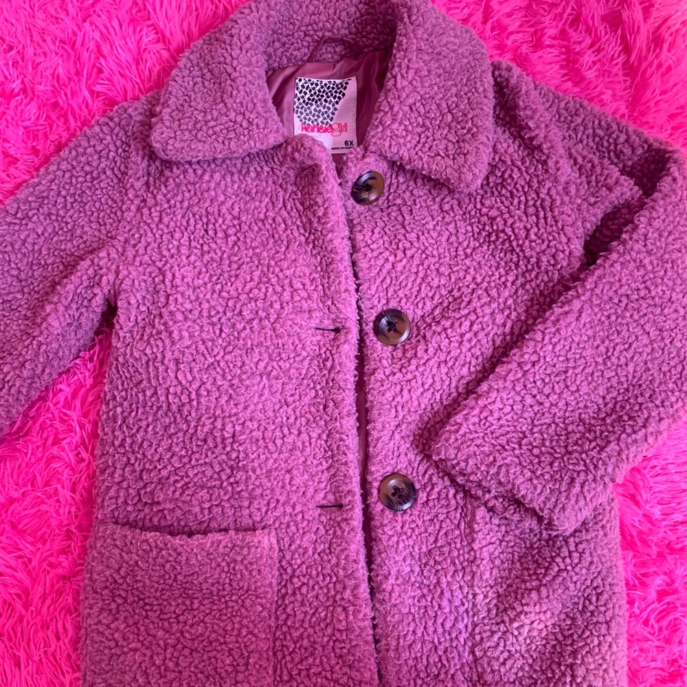 Pink fuzzy coat. Very cute and chic for fall. Sz6x